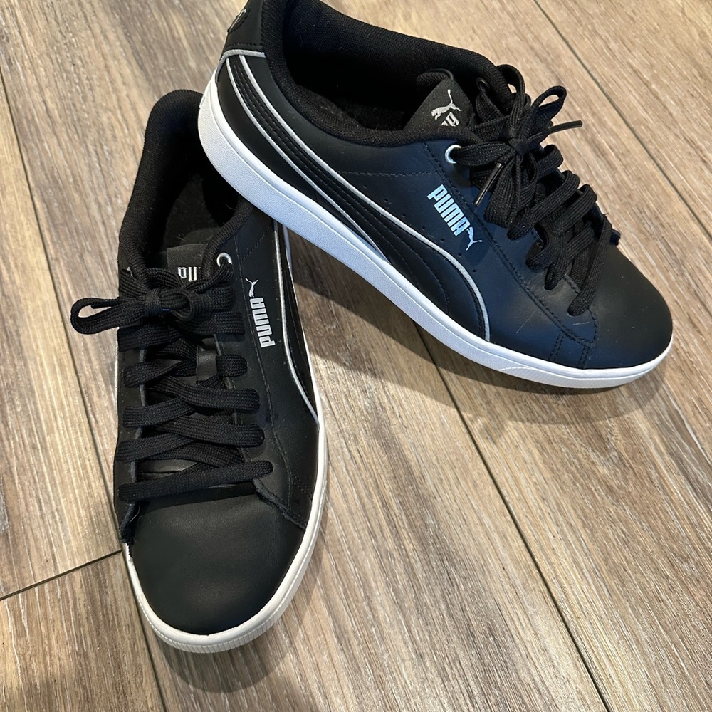 Women’s black Pumas. Worn twice.
